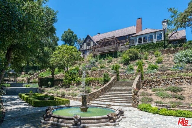 Building Photo - 1957 Mandeville Canyon Rd