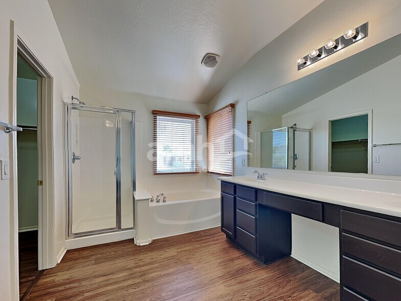 Building Photo - 18139 W Smokey Dr