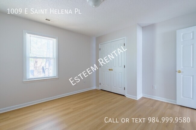 Building Photo - 1009 E St Helena Pl