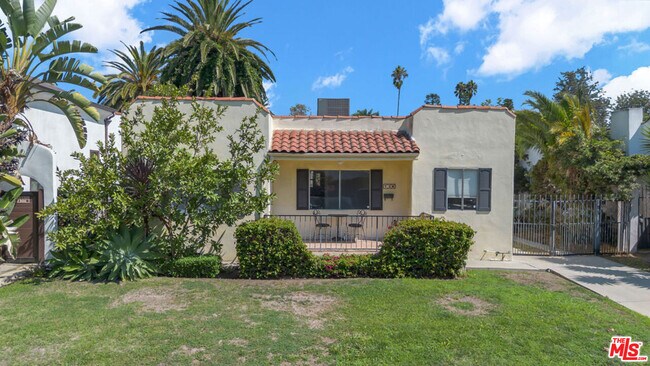 Primary Photo - 736 N Poinsettia Pl