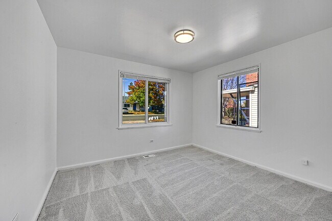 Building Photo - $2,295 - 3 Bed, 1 Bath Newly Updated Home In Denver with Fenced in Yard!