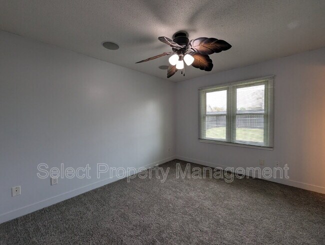 Building Photo - 7812 Brookfield Dr