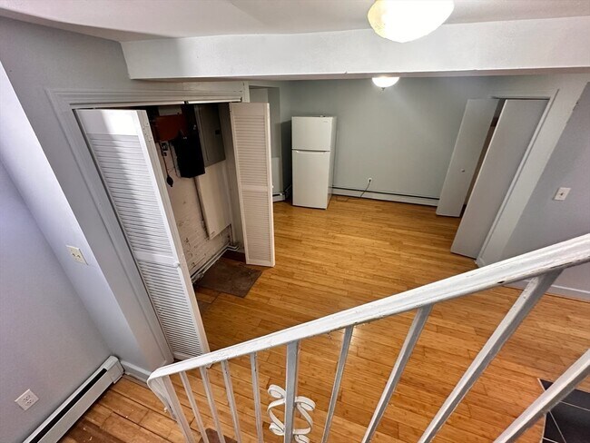 Building Photo - 474 E 7th St