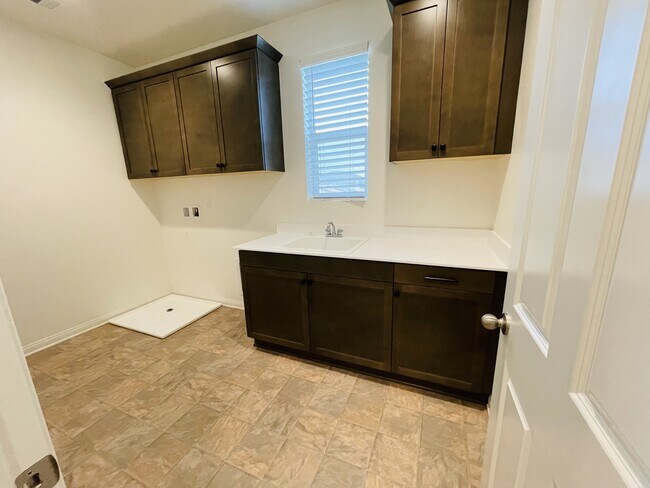 Building Photo - 30929 Palette Rd