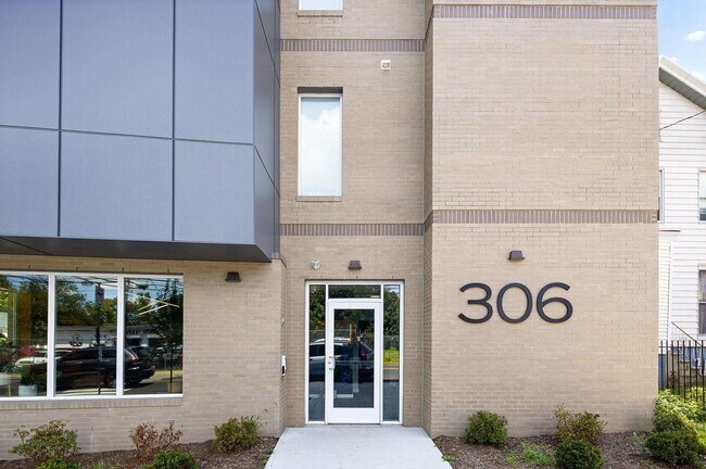 Building Photo - 306 Bergen Ave