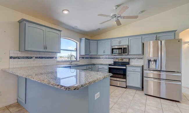 Building Photo - 1230 W Kelly Dr