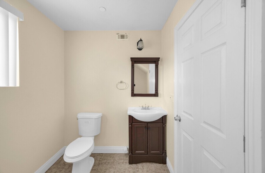 Building Photo - 343 E 37th St