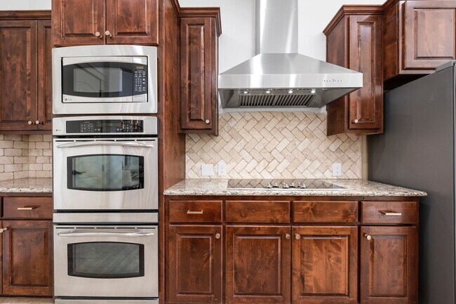 Building Photo - 206 Lido St