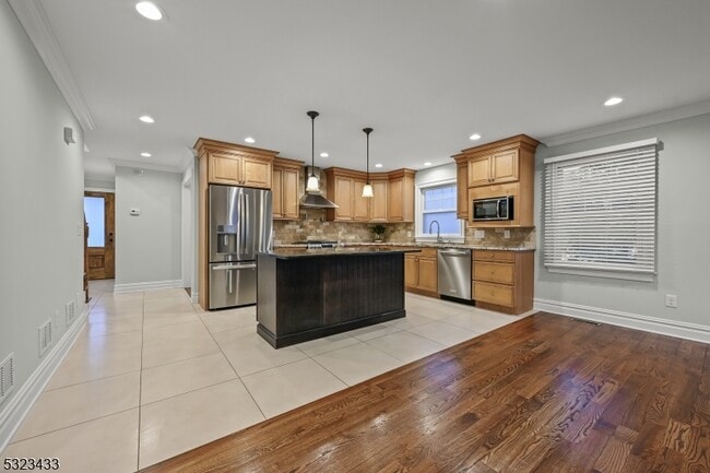 Building Photo - 64 Kent Pl Blvd