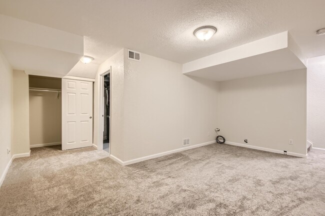 Building Photo - 1642 S Buckley Way