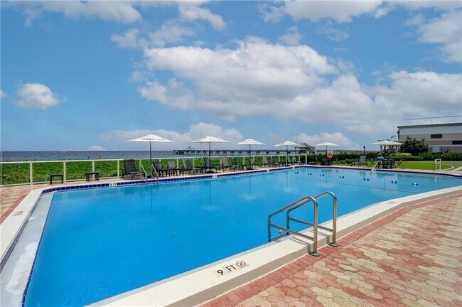 Building Photo - 333 NE 21st Ave