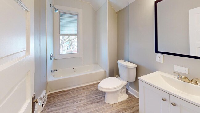 Building Photo - 3 Bed / 1 Bath in Cleveland!