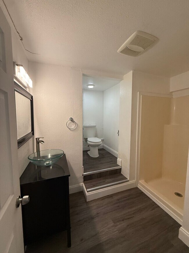 Building Photo - 1315 Ballaine Rd