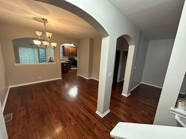 Building Photo - 482 Grosvenor Ln