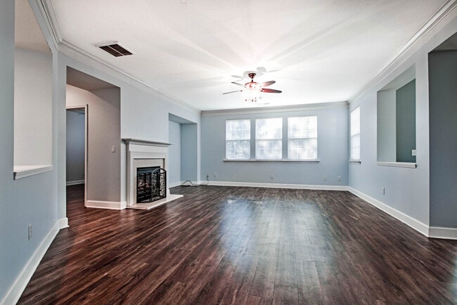 Building Photo - 27 Pin Oak Ln