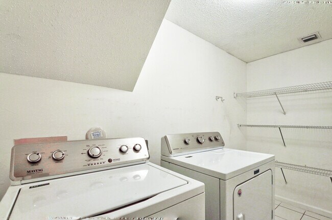 Building Photo - 4355 Leicester Ct