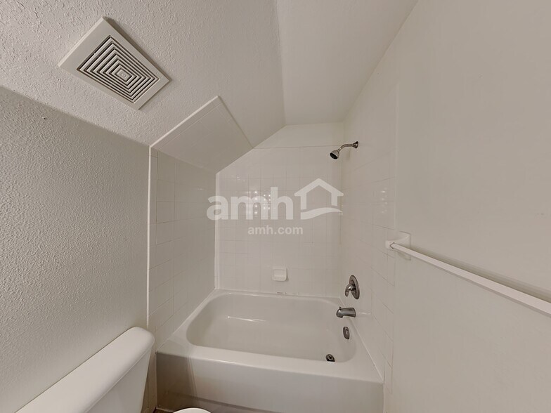Building Photo - 9643 Patrician Dr