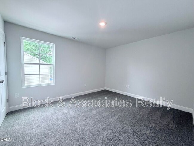 Building Photo - 824 Roane St