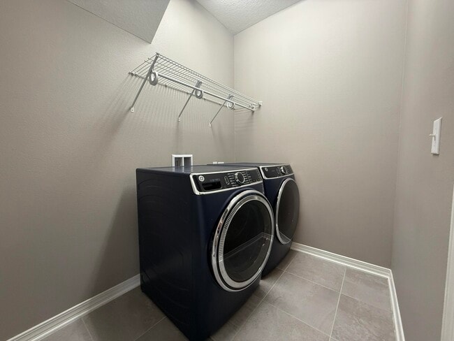 Building Photo - 105 Creve Core Dr