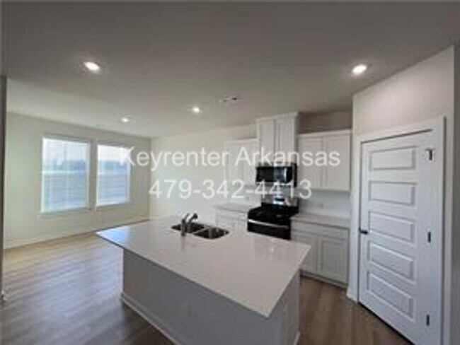 Building Photo - Amazing 3 Bedroom - 3.5 Bathroom in Fayetteville!