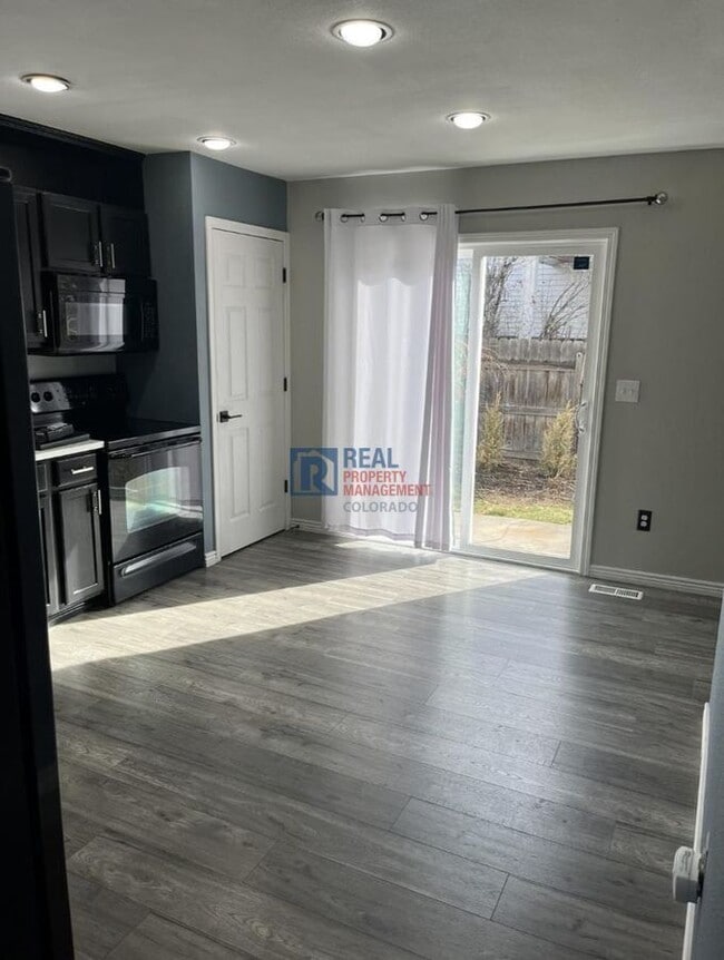 Building Photo - 502 Mallard Dr