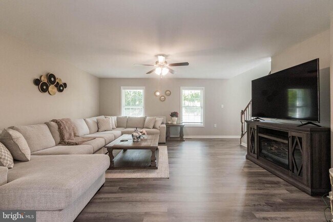 Building Photo - 342 Europa Way