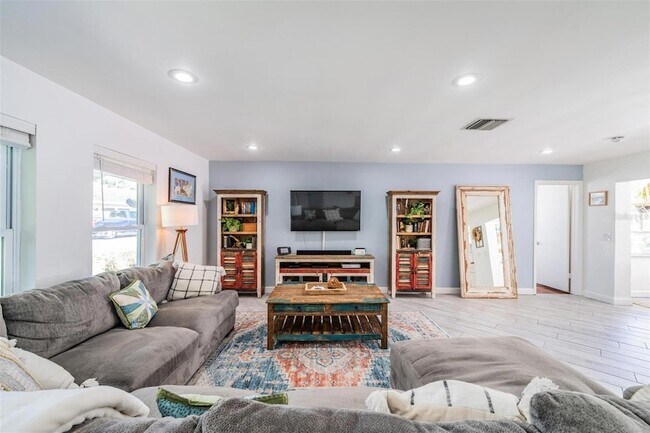 Building Photo - 1001 Grovewood Ct