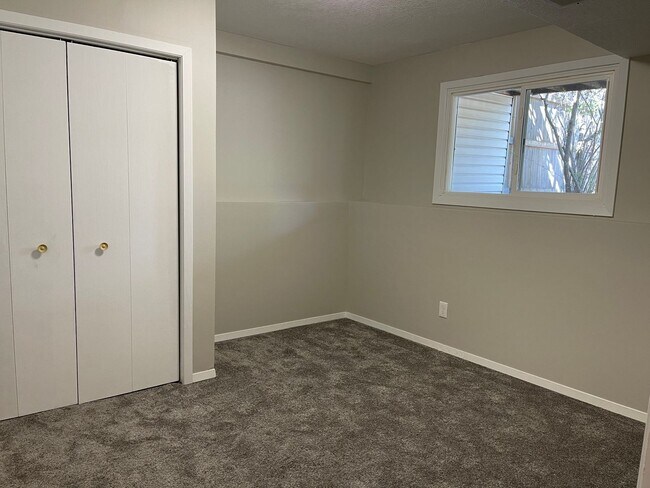 Building Photo - Beautiful, Updated 3Bed+Office/Den, 2Bath Twinhome in Plymouth- Available Now!