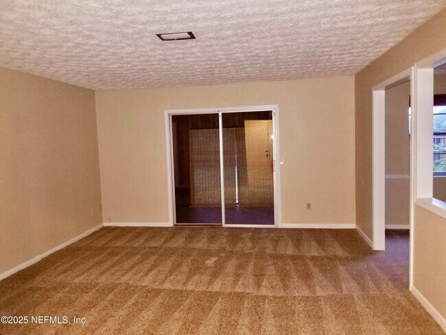 Building Photo - 2758 Oakdale Dr W
