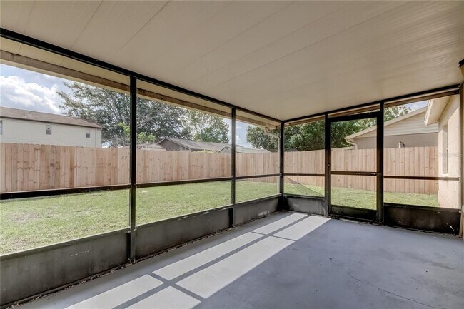 Building Photo - 1007 Pine Ridge Cir