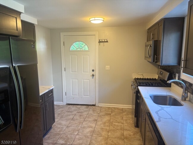 Building Photo - 915 Springfield Ave