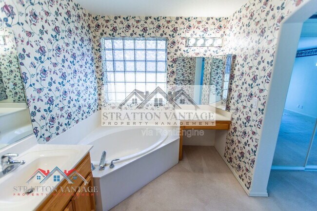 Building Photo - 10864 E Lindner Ave