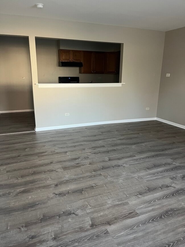 Building Photo - 8817 S Roberts Rd