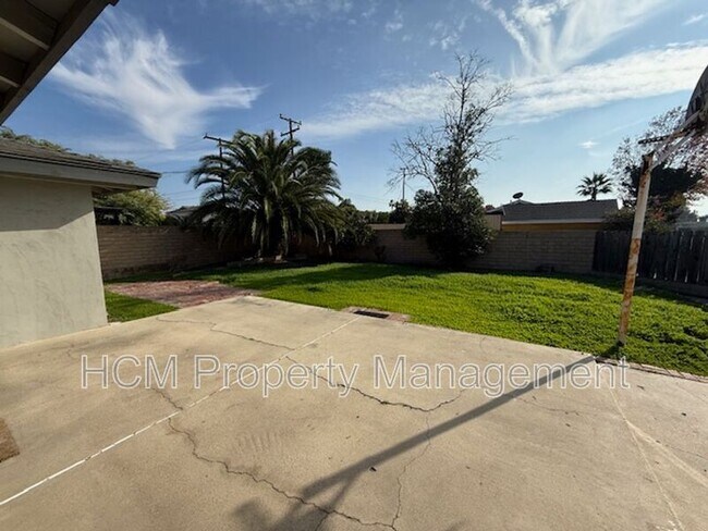 Building Photo - 928 E Meats Ave