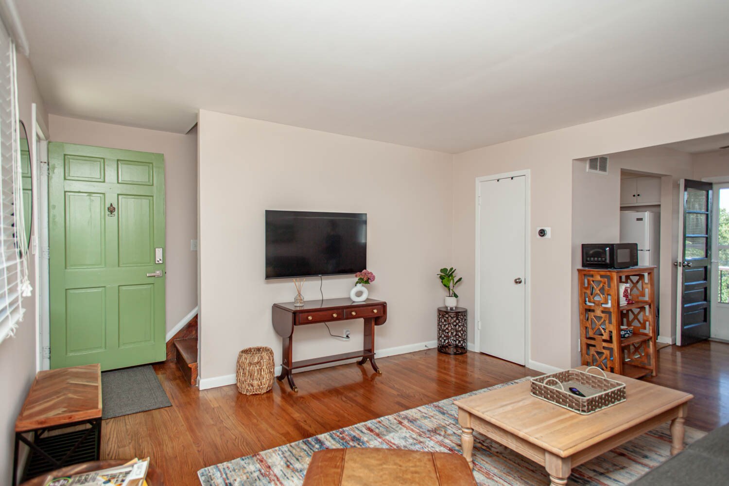 Building Photo - 402 13th ST NE