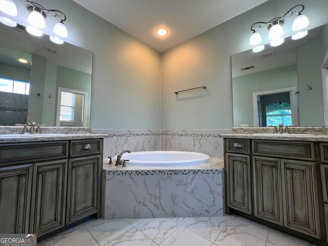 Building Photo - 129 Oarsman Crossing