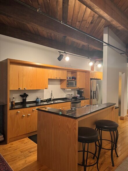 Building Photo - 105 S 9th St