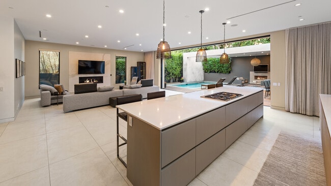 Building Photo - 623 N Edinburgh Ave