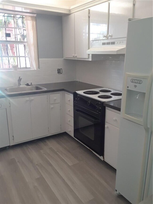 Primary Photo - 660 Tennis Club Dr