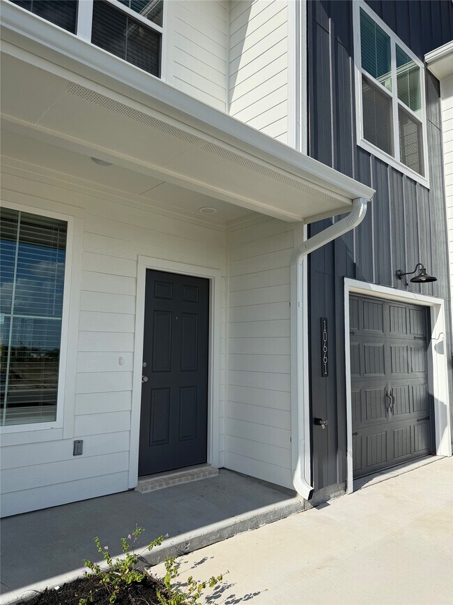 Building Photo - 10661 Berry Br Ln