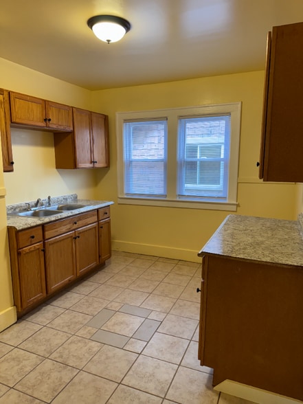 Building Photo - 15878 Kentucky St