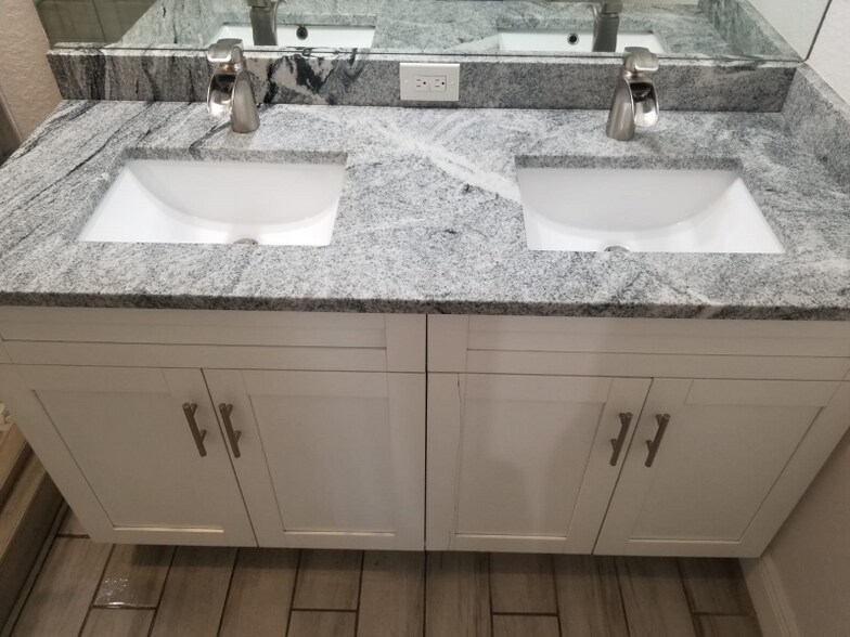 Building Photo - 1406 E Renfro St