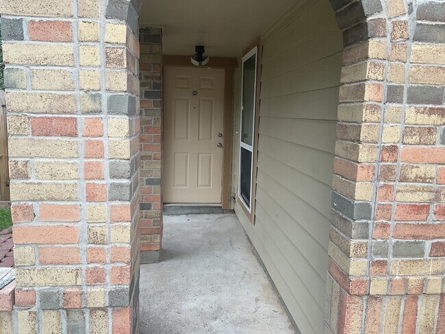 Building Photo - 15642 Scenic Haven Dr