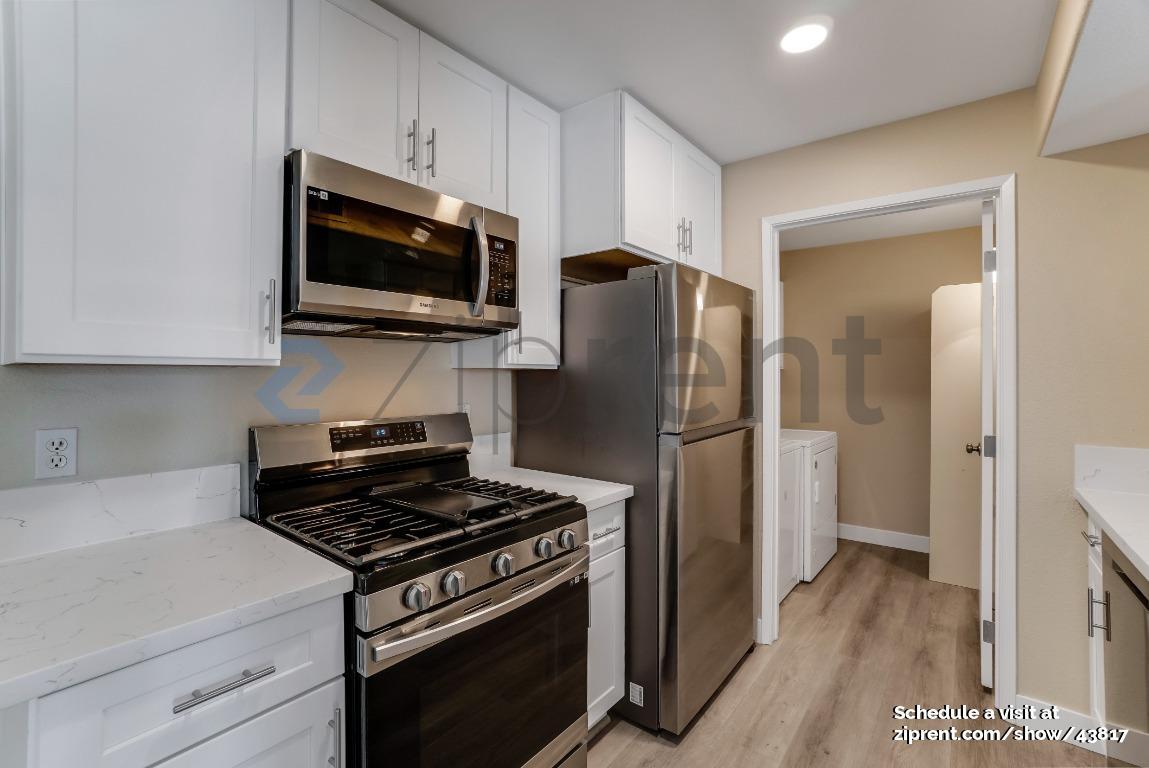 Building Photo - 950 Seven Hills Dr