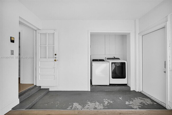 Building Photo - 820 E Cypress Ln