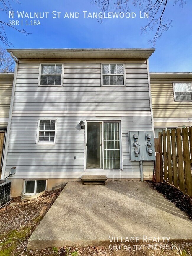 Building Photo - 492 N Walnut St