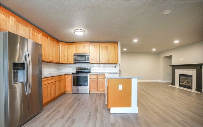 Building Photo - Rooms for rent in 4bedroom/2ba Downtown Puyallup Duplex (Room rents starting at $850 - $1,100)