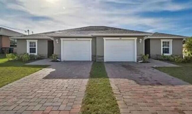 Primary Photo - 4415 SW 9th Ave