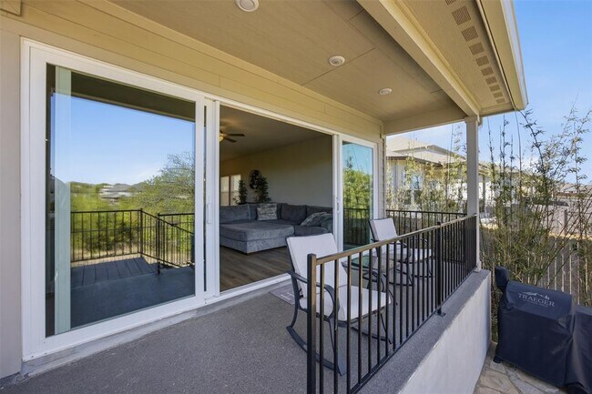 Building Photo - 904 View Dr