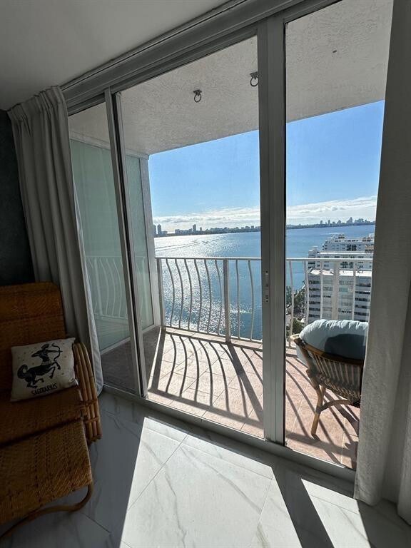 Building Photo - 7601 E Treasure Dr